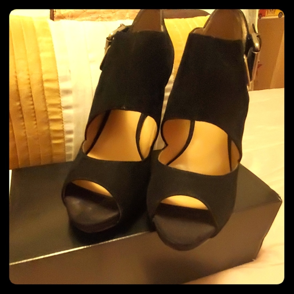 🛍💣Nine West Black Suede Heeled Sandals